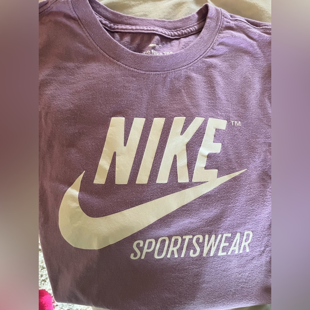 Nike T-shirt size small purple, lavender color